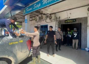 Bid Humas Polda Sumut Tempuh Jalan Berat Bawa Bantuan Lewat Jalur Darat