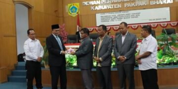 Wabup Pakpak Bharat Bacakan Nota Jawaban Bupati Pakpak Bharat Atas Nota Pengantar RAPBD 2026