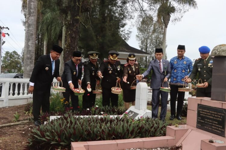 Peringati Hari Pahlawan ke-80, Pemkab Karo Gelar Upacara dan Ziarah ke TMP Kabanjahe
