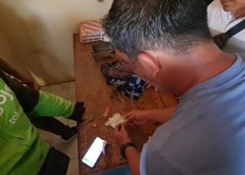Curiga dengan Paket, Driver Ojol Laporkan ke Polisi dan Temukan Pil Diduga Narkotika