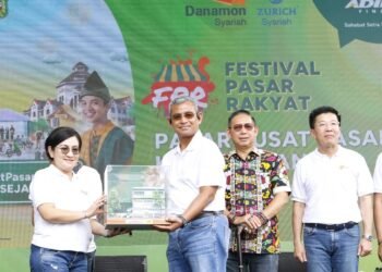 Buka Festival Pasar Rakyat, Rico Waas: Momentum Tingkatkan Ekonomi UMKM