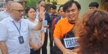 Tersangka Pembakaran Rumah Hakim Menangis Minta Maaf