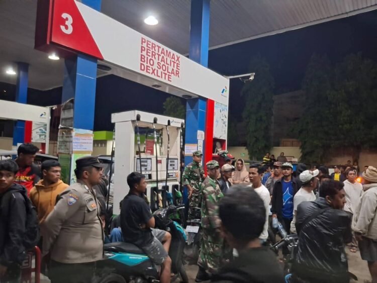 Antrean Membludak, Polsek Tigabinanga Lakukan Monitoring BBM