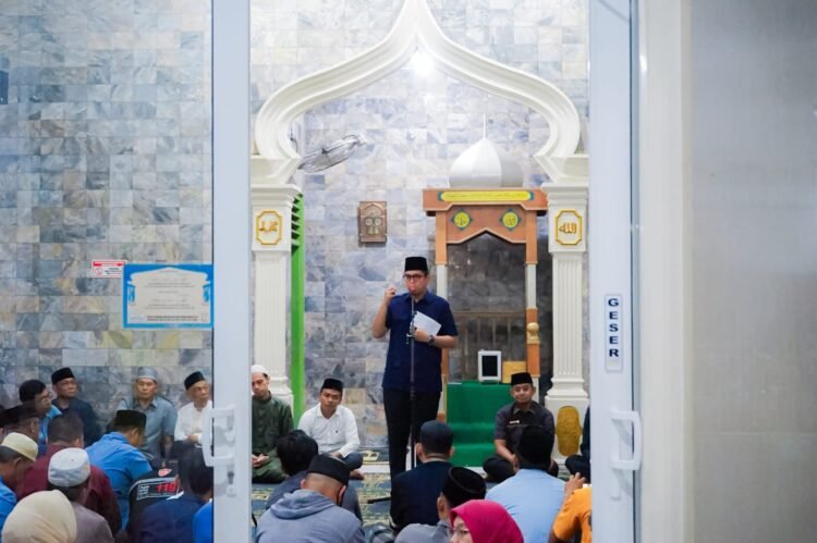 Rico Waas Permudah Pengurusan Dokumen Kependudukan yang Rusak Akibat Banjir