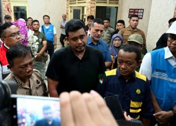 Rapat Darurat Bencana: Bahlil Minta 5 SPBU di Tapteng Aktif 24 Jam Tanpa Barcode