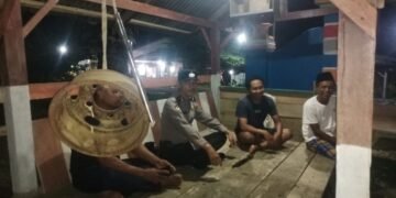 Bhabinkamtibmas Polsubsektor Polsek Sosa Melaksanakan Patroli dan Pengecekan Pos Sat kamling