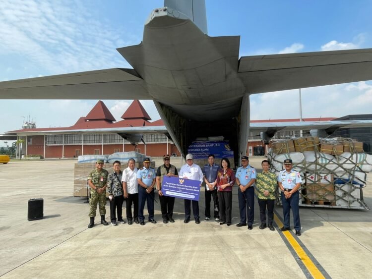BNPB Salurkan Bantuan 40 Ton Kemenko Perekonomian untuk Korban Bencana Tiga Wilayah