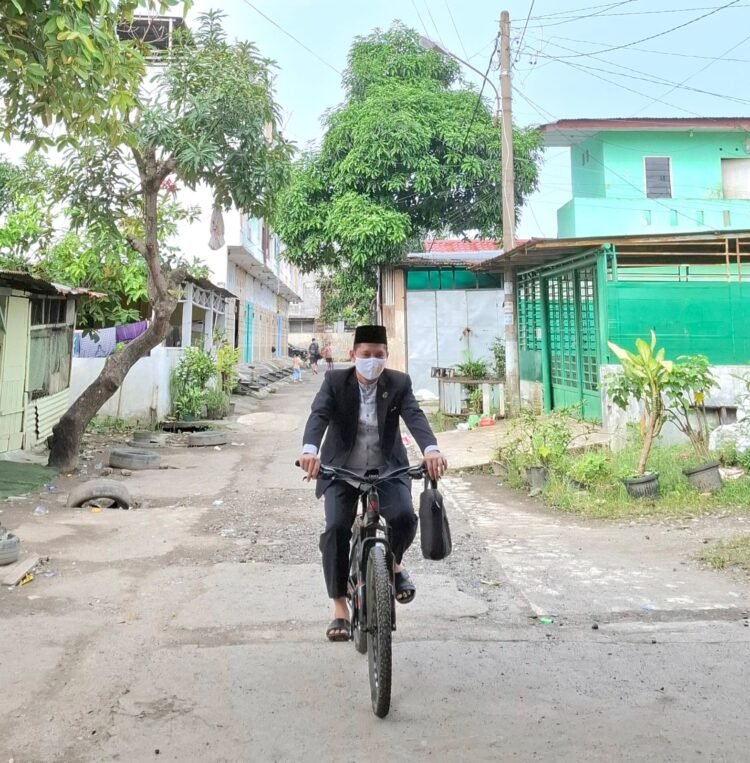 BBM Langka Penghulu Medan Perjuangan Rela Kayuh Sepeda Demi Menikahkan Calon Pengantin