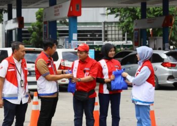 Pertamina Patra Niaga Sumbagut, Salurkan Bantuan kepada 400 Operator SPBU di Medan