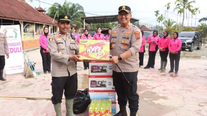 Kapolres Langkat Motivasi dan Beri Bantuan ke Polsek Tanjung Pura