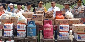 Ketua DPRD Medan dan Waka Poldasu Tinjau Rumah Warga yang Hanyut di Sungai Deli dan Serahkan Bantuan