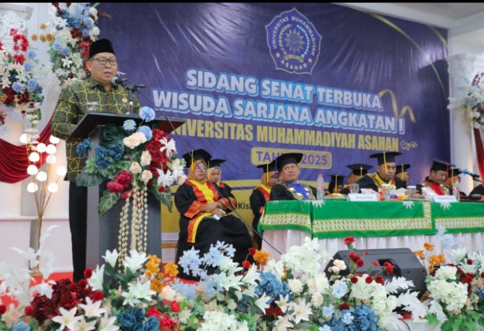 Sekda Asahan Hadiri Wisuda Perdana Sarjana UMMAS Tahun 2025.