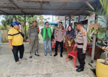 Kapolsek Pancur Batu Pastikan Air PDAM Kembali Mengalir ke Korban Banjir