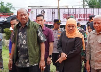 Syah Afandin Dampingi Gubernur Jatim Khofifah Pantau Kondisi Pengungsi Banjir di Langkat