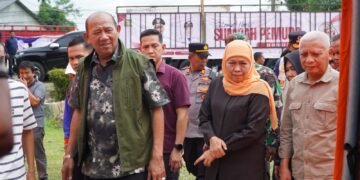 Syah Afandin Dampingi Gubernur Jatim Khofifah Pantau Kondisi Pengungsi Banjir di Langkat