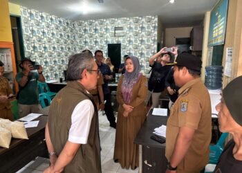 Direktur Keuangan Bulog Tinjau Penyaluran Beras Bencal di Sumut