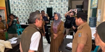 Direktur Keuangan Bulog Tinjau Penyaluran Beras Bencal di Sumut