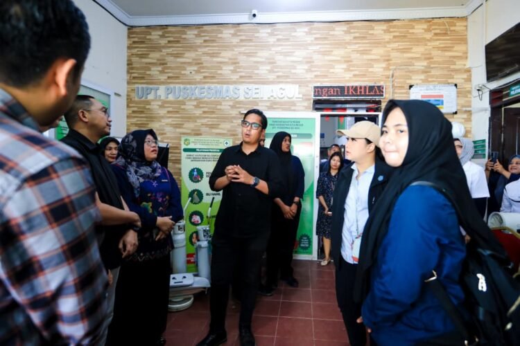 Tinjau Puskesmas Sei Agul, Rico Waas Pastikan Pelayanan Tetap Berjalan Pasca Terendam Banjir