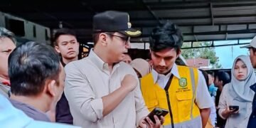 Rico Waas Pastikan Kebutuhan Pengungsi di Harjosari II Terpenuhi