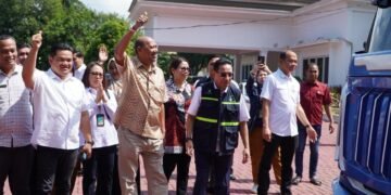 Syah Afandin Lepas 20 Mobil Tangki Air Bersih untuk Warga Terdampak Banjir