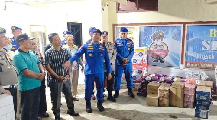 Polres Langkat Salurkan Bansos Kolaborasi Donatur untuk Warga Terdampak Banjir