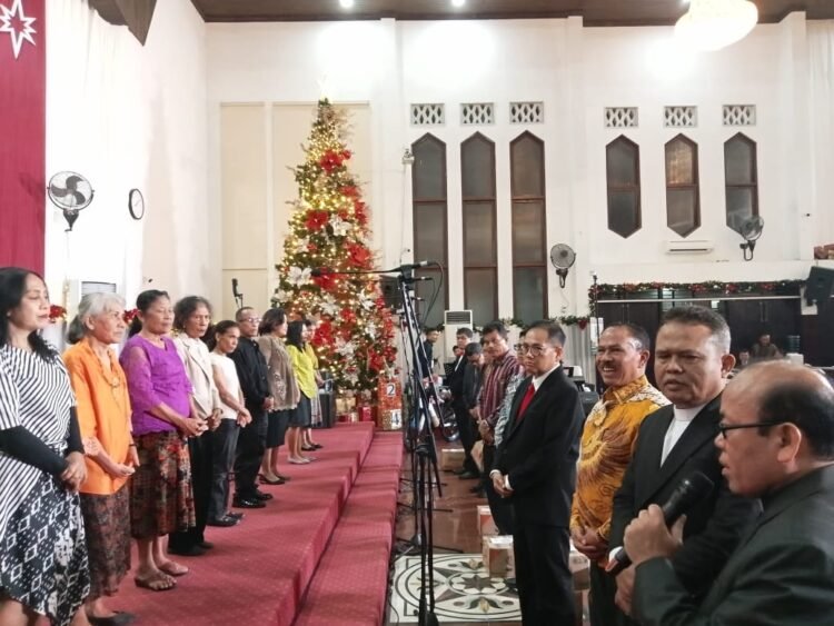 Sukacita Natal Bergema dalam Pagelaran Koor Pria Maranatha