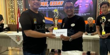 Irwan Saputra dari Harian Metro 24 Raih Juara Harapan I pada Lomba Karya Tulis Feature Essay Kapolrestabes Medan