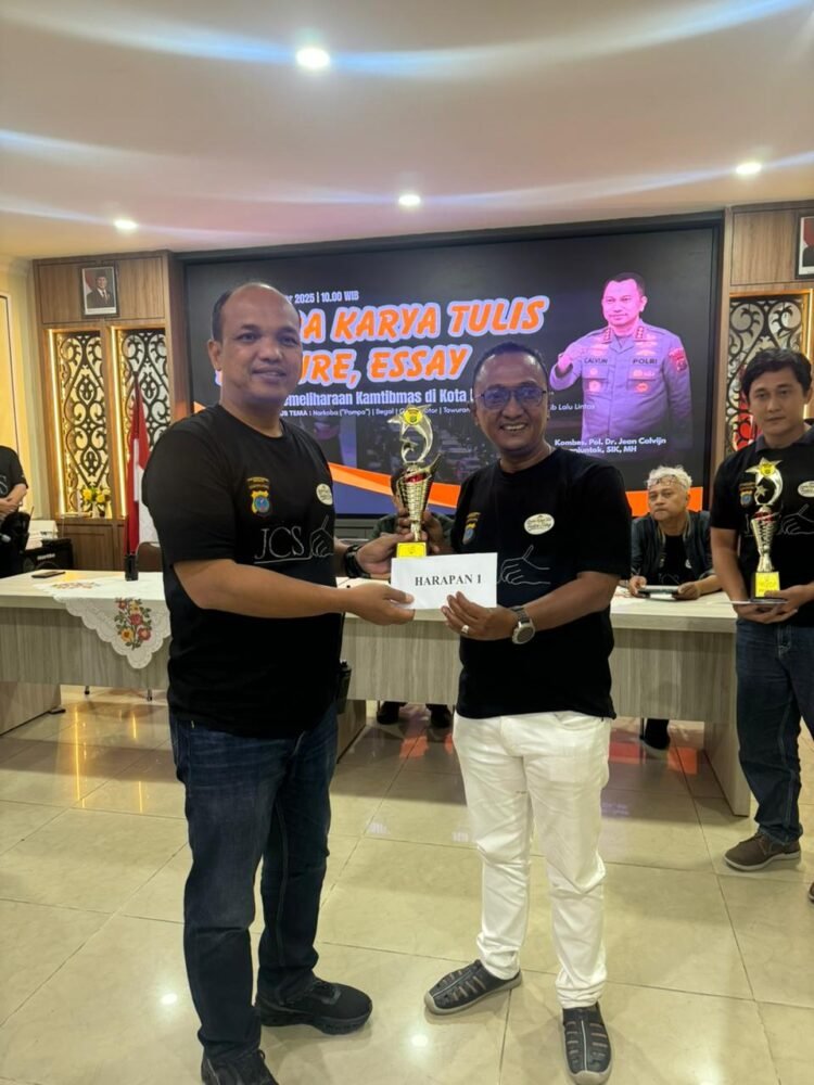 Irwan Saputra dari Harian Metro 24 Raih Juara Harapan I pada Lomba Karya Tulis Feature Essay Kapolrestabes Medan
