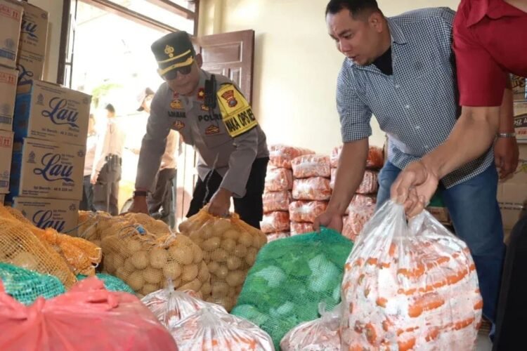 Polres Karo Bersama Masyarakat dan Forkopimda Kirimkan Bantuan ke Sibolga dan Tapteng