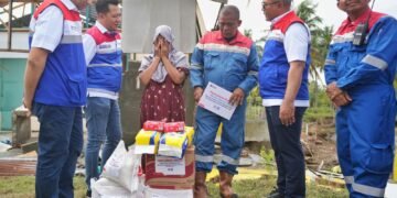 Kawal Misi Kemanusiaan, Dirut PGN Turun Langsung Serahkan Bantuan Bencana Aceh dan Sumatera Utara