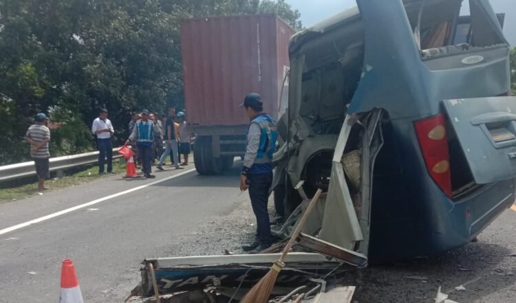 Bus TNI Kecelakaan di Tol Belmera