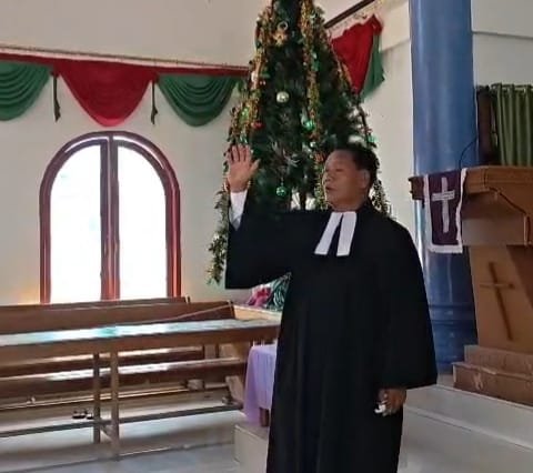Gereja HKBP Tukka Terima Bantuan, Jemaat Rayakan Natal dengan Sukacita