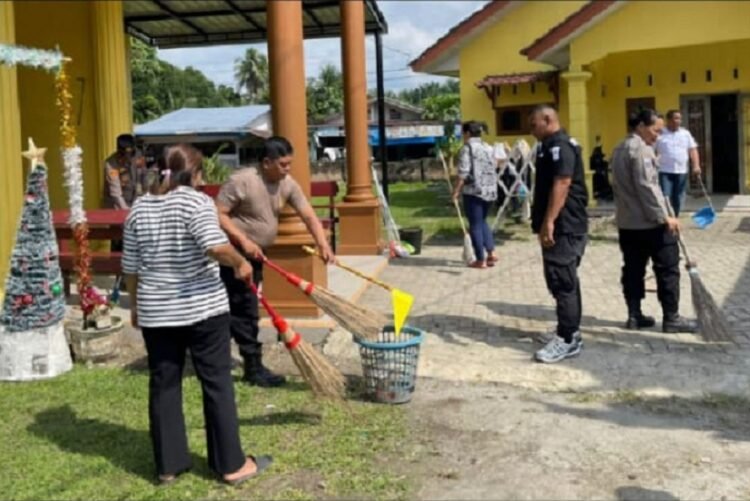 Polsek Kutalimbaru Gelar Bakti Sosial Religi Sambut Natal 2025 dan Tahun Baru 2026