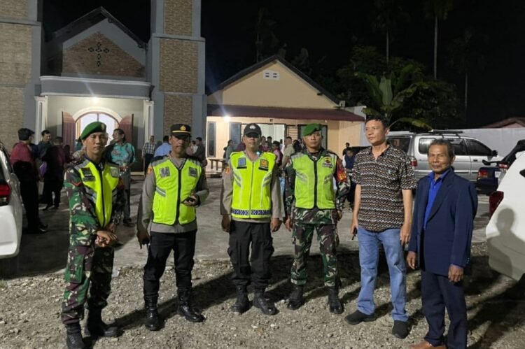 Polsek Kutalimbaru Lakukan Mobile Monitoring Pengamanan Ibadah Malam Natal 2025