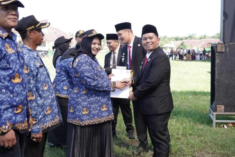 Sebanyak 1811 SK Pengangkatan PPPK Paruh Waktu Jabatan Fungsional Kesehatan dan Tenaga Teknis Diserahkan 