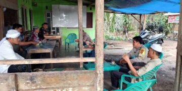 Bhabinkamtibmas Polsek Sosa Patroli dan Pembahasan Pembentukan Pos Kamling