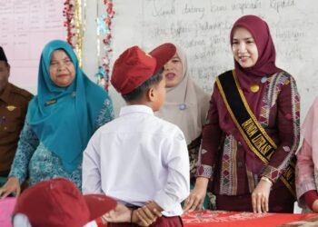 Bunda Literasi Kabupaten Palas : Jadikan Membaca Sebagai Bentuk Superpower di Sekolah Tingkat Dasar