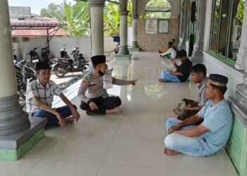 Personil Polsek Sosa Laksanakan Giat Jumat Curhat di Masjid Al-Abror Desa Gunung Baringin