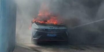 Mobil Listrik Terbakar di Medan, Warga Auto Panik