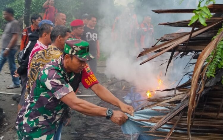 Resahkan Warga, Polsek Medan Tuntungan dan Kelurahan Namo Gajah Bakar Dua Barak Narkoba