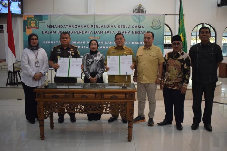 Sekretaris DPRD dan Kajari Langkat Teken MoU Penanganan Masalah Hukum