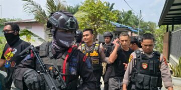Brimob Polda Sumut dan BNN Gerebek Kampung Narkoba di Percut Sei Tuan
