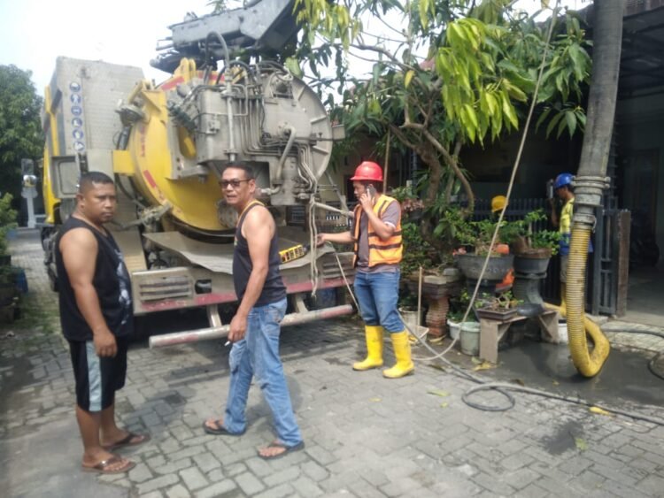 Tokoh Masyarakat Medan Marelan Apresiasi Pemko Medan Normalisasi Parit di Komplek Mediterania