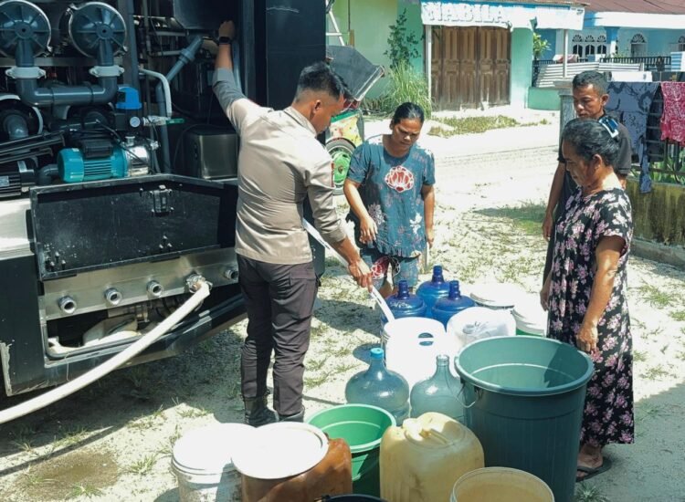 Brimob Polda Sumut Tuntaskan Sumur Bor dan Distribusi Air Bersih bagi Warga Hutabalang Pascabencana