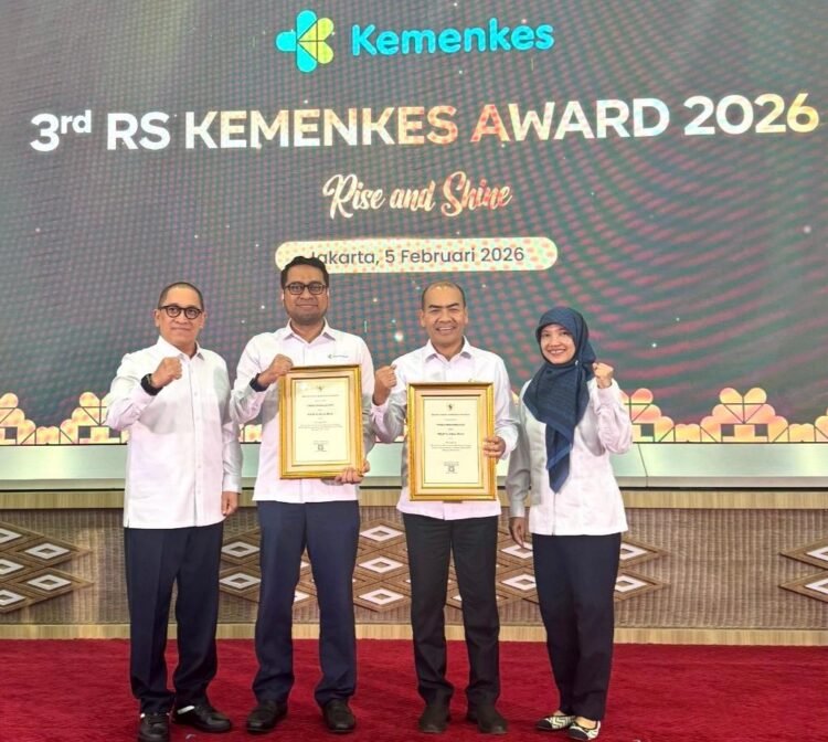 Capaian Kinerja 2025, RS Adam Malik Raih 2 Penghargaan Nasional dari Kemenkes RI