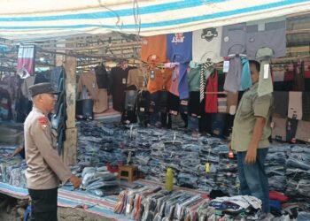 Patroli Pengamanan Pasar serta keramaian,Polisi Imbau Pedagang dan Pengunjung untuk Tetap Waspada