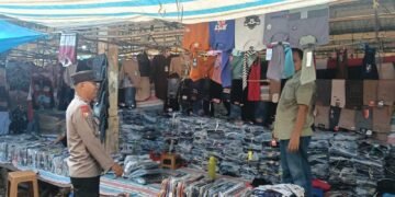 Patroli Pengamanan Pasar serta keramaian,Polisi Imbau Pedagang dan Pengunjung untuk Tetap Waspada