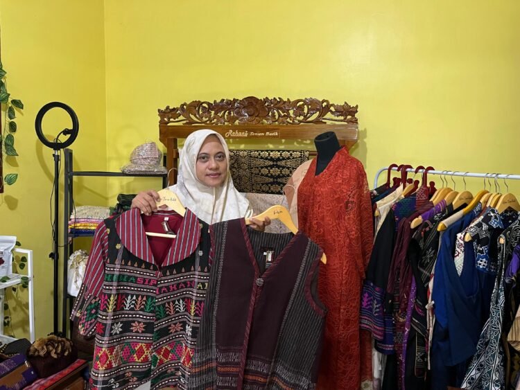 Bertumbuh Bersama Pertamina Patra Niaga Sumbagut, Reihani Tenun Batik Batak Melayu Menjadi Simbol UMKM Naik Kelas di Sumatera Utara