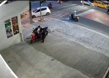 Gunakan Masker, Seorang Pria Nekat Larikan Scoopy Wanita di Simpang Barat