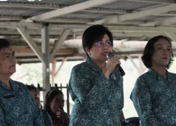 Berdayakan Ekonomi Perempuan, Ketua TP PKK Kabupaten Karo Beri Bimbingan pada RAT CU Latersia di Desa Dokan  ​